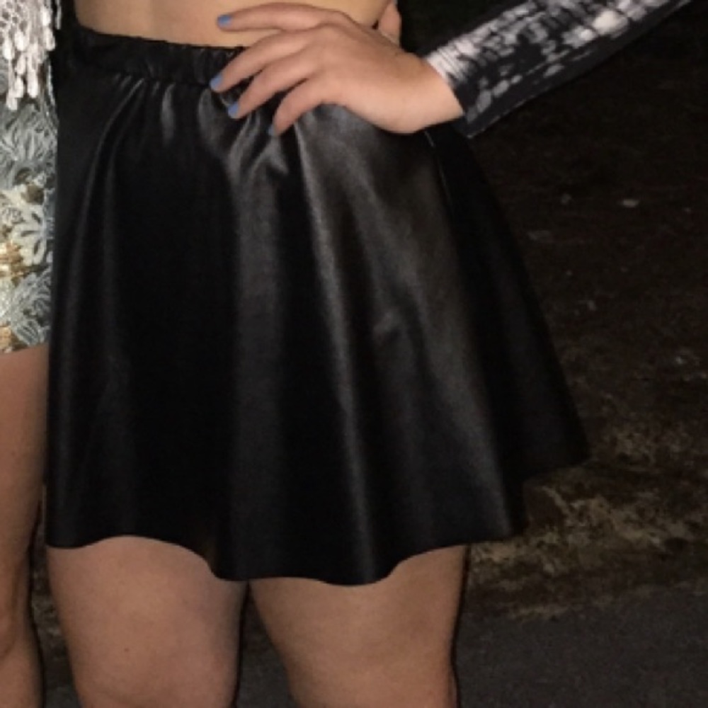 Black faux leather skirt🖤